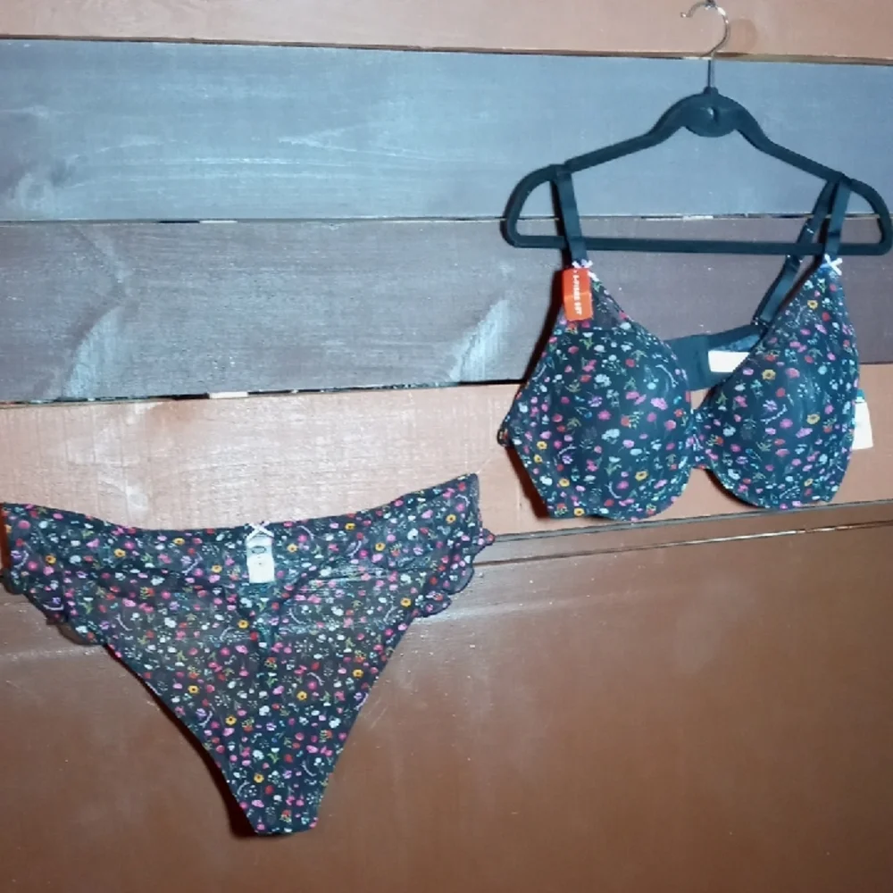 NWT Feminine Parade Multiple sizes sexy Black Floral Padded Underwire bra  Thong - Picture 2 of 13